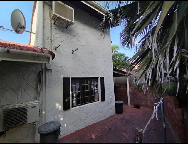 5 BEDROOM HOUSE FOR SALE IN LA LUCIA